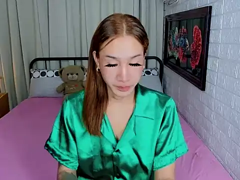 TRANSGODDESSA online show from November 7, 2025, 2:32 pm