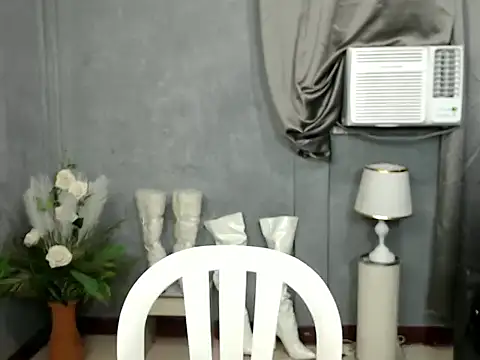 Snapshot of liane_mei chatting on October 9, 2025, 10:43 pm liane mei online show from October 9, 2025, 10:43 pm