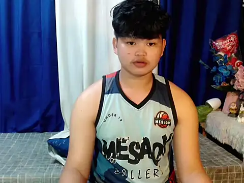 Reynelcock online show from February 1, 2026, 5:44 pm