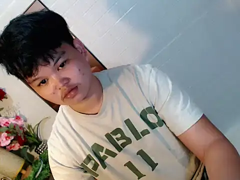 Reynelcock online show from June 5, 2026, 5:34 am