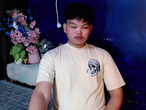 Reynelcock online show from April 15, 2026, 4:33 pm