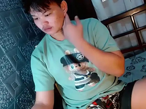 Reynelcock online show from October 8, 2025, 4:51 pm