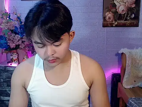 Snapshot of urguy_toshi chatting on July 4, 2026, 1:37 pm urguy toshi online show from July 4, 2026, 1:37 pm