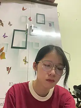 meomeo2k6 online show from October 29, 2025, 1:43 pm