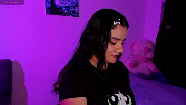 Shophie thoopson online show from April 16, 2026, 7:31 am