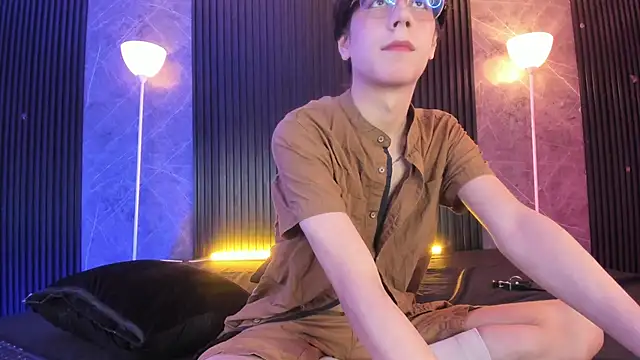 luixdust  online show from November 5, 2025, 5:10 am