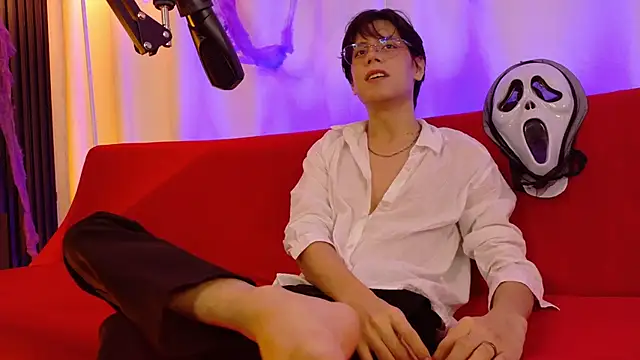 luixdust  online show from October 24, 2025, 6:23 am