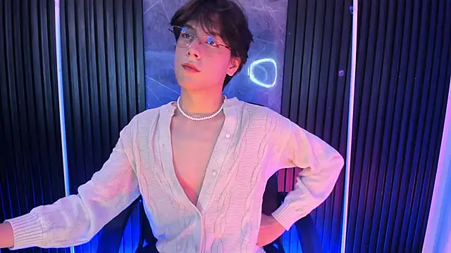 luixdust  online show from November 13, 2025, 5:00 am