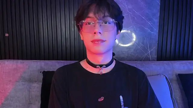 luixdust  online show from October 29, 2025, 5:28 am