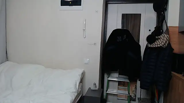 Snapshot of alice_and_jonathan chatting on November 4, 2025, 10:52 am alice and jonathan online show from November 4, 2025, 10:52 am