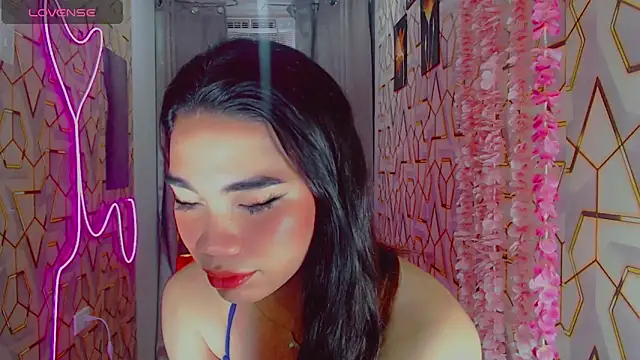 DreamGirlMia online show from May 23, 2026, 3:38 am