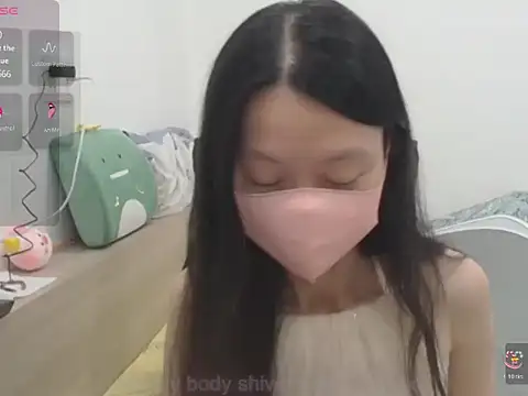 AlinaBaby x online show from October 22, 2025, 6:51 pm