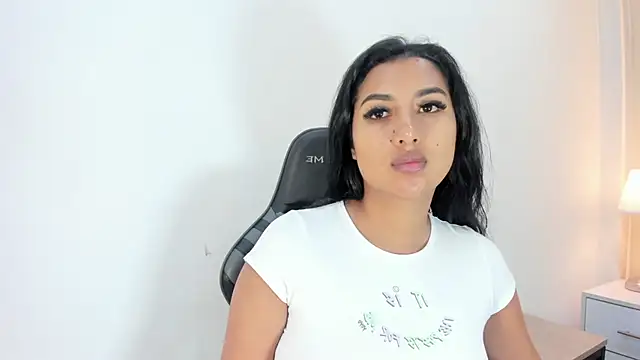 SalomeeBell online show from December 15, 2025, 9:20 pm