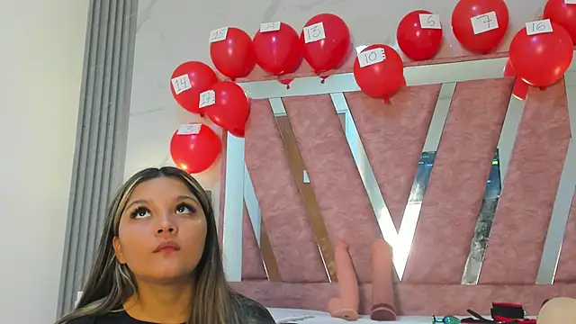 Wonderkloe  online show from February 18, 2026, 7:54 pm