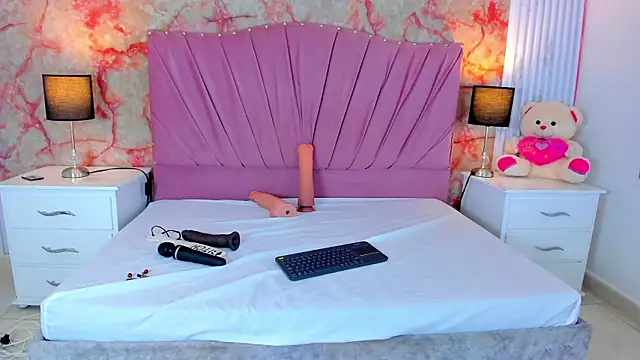 Wonderkloe  online show from March 13, 2026, 3:00 am