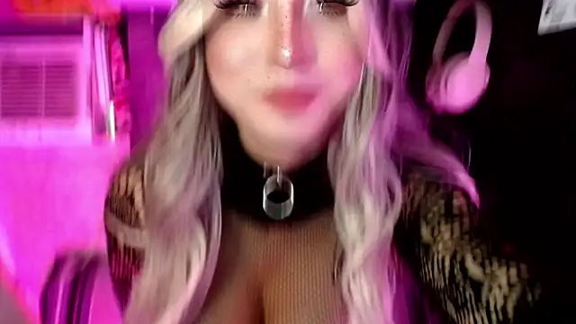 UrhotlucyTS online show from November 17, 2025, 6:50 am