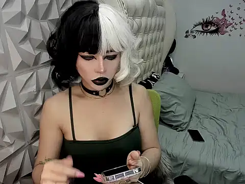 Snapshot of janecomander chatting on June 13, 2026, 7:28 am janecomander online show from June 13, 2026, 7:28 am