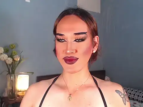 AleinaCroft online show from December 23, 2025, 2:33 am