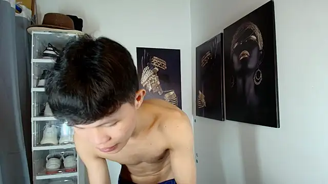 crazyasiantwink online show from November 19, 2025, 5:02 pm