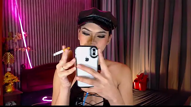 Snapshot of Unforgettablejulia chatting on January 16, 2026, 5:17 pm Unforgettablejulia online show from January 16, 2026, 5:17 pm