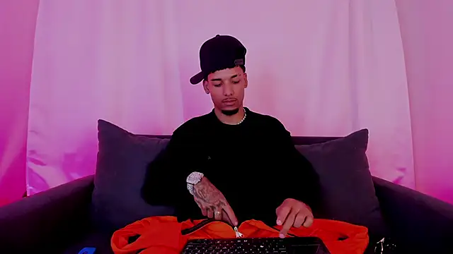 Thiagoferreti online show from November 13, 2025, 8:02 pm