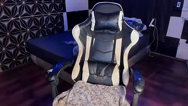 Snapshot of AsianHotBODYY chatting on October 21, 2025, 1:54 pm AsianHotBODYY online show from October 21, 2025, 1:54 pm