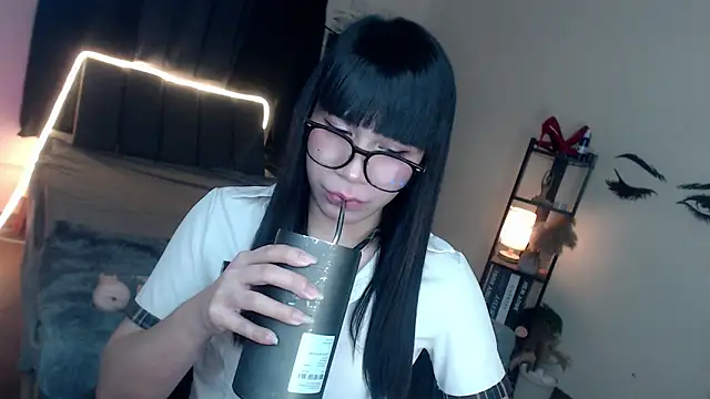 Veniceseduction online show from March 18, 2026, 1:02 pm