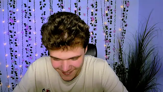 Snapshot of lucas_long_ chatting on September 21, 2025, 6:46 pm lucas long online show from September 21, 2025, 6:46 pm