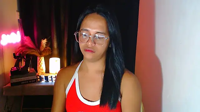 Lorainnelustts online show from December 1, 2025, 4:52 pm