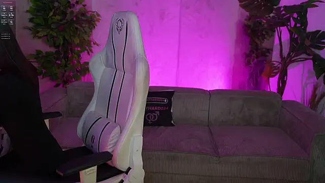 Selena Glow online show from December 22, 2025, 8:31 pm