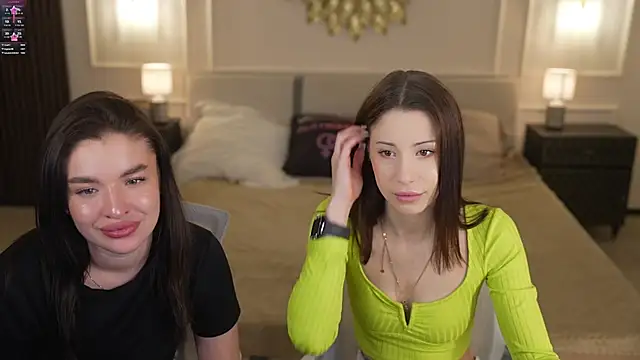 Selena Glow online show from November 11, 2025, 7:41 pm