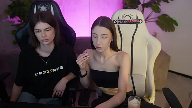 Selena Glow online show from March 25, 2026, 7:24 pm