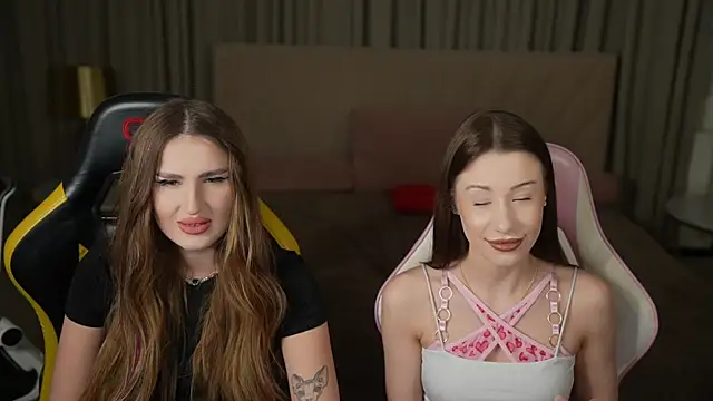 Selena Glow online show from April 20, 2026, 6:42 pm