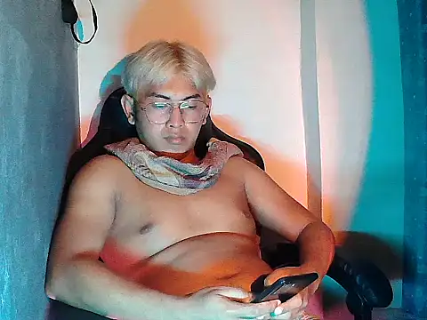 riley cum online show from April 7, 2026, 6:43 pm