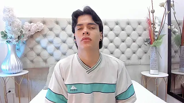 BenitoSaenz online show from November 25, 2025, 12:05 pm