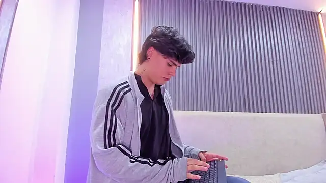 BenitoSaenz online show from October 4, 2025, 12:12 am