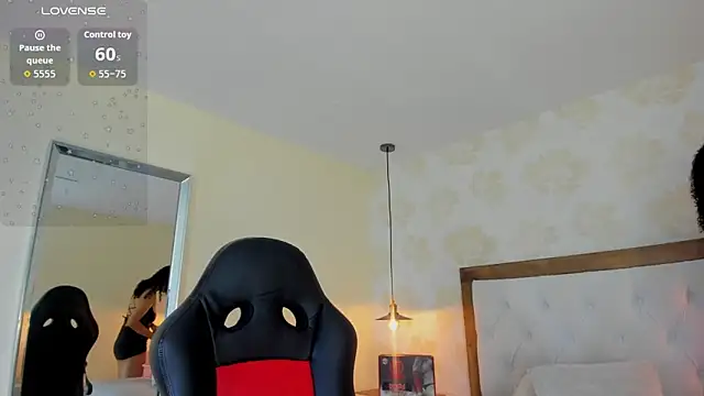 IRISCLARK1 online show from April 1, 2026, 7:22 pm