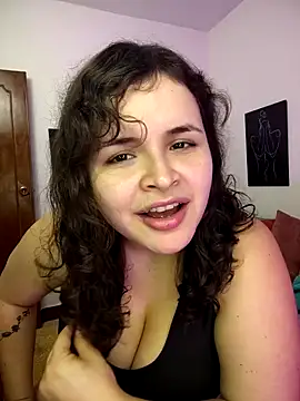 SeleneLuminari8 online show from November 4, 2025, 5:06 pm