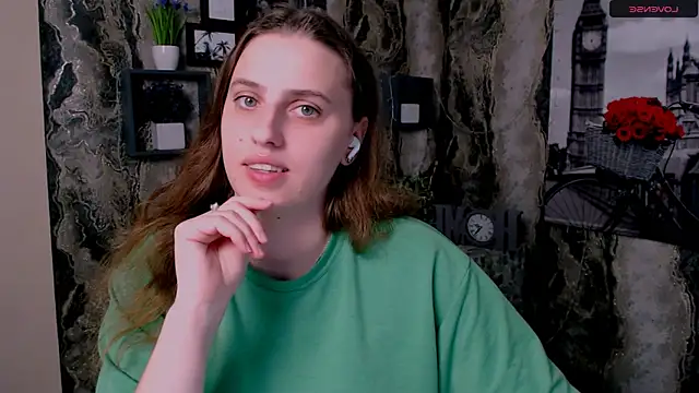 AmandaDimond  online show from April 23, 2026, 9:16 am