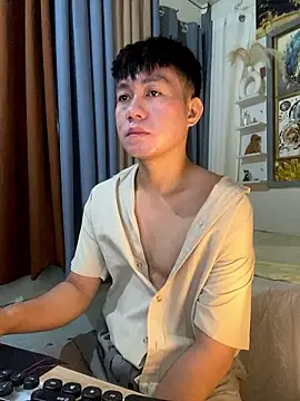 xshyboyx online show from January 13, 2026, 2:26 am