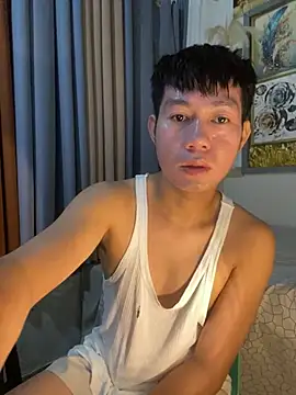 xshyboyx online show from February 12, 2026, 3:06 am