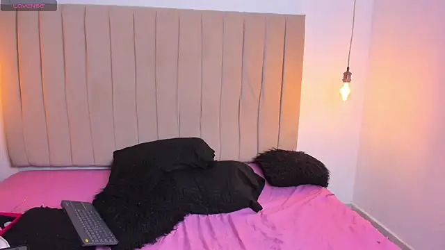 ana foxi online show from October 3, 2025, 4:58 am