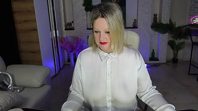 MariemLui online show from April 12, 2026, 7:11 am