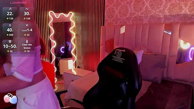 LIHIAN TAY online show from November 12, 2025, 2:15 am