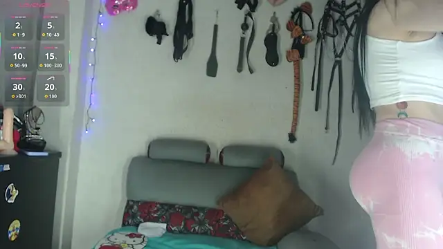 Snapshot of angierot2025 chatting on November 7, 2025, 1:43 am angierot2025 online show from November 7, 2025, 1:43 am