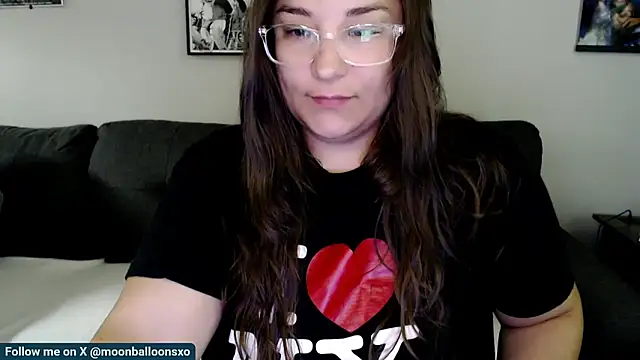 Snapshot of MoonBalloons chatting on September 28, 2025, 1:01 am MoonBalloons online show from September 28, 2025, 1:01 am