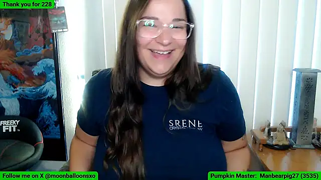 Snapshot of MoonBalloons chatting on October 1, 2025, 6:56 pm MoonBalloons online show from October 1, 2025, 6:56 pm