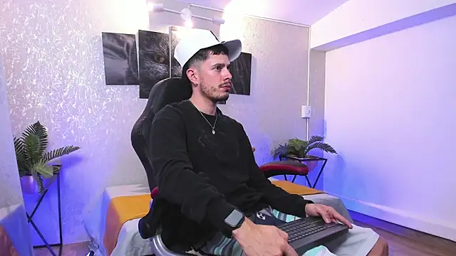 nils saint online show from November 26, 2025, 4:01 am