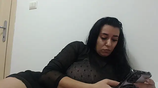 Maryem637048 online show from December 1, 2025, 1:56 pm