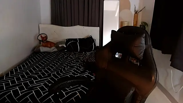 Ur QueenCamilla online show from March 23, 2026, 2:11 am